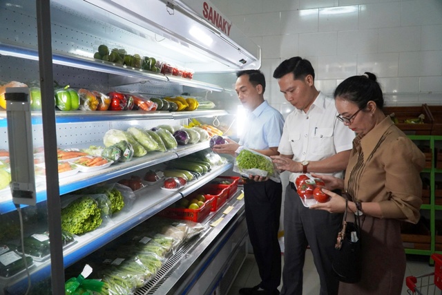 Quảng Trị triển khai nhiều giải ph&aacute;p bảo đảm an to&agrave;n thực phẩm những th&aacute;ng cuối năm.
