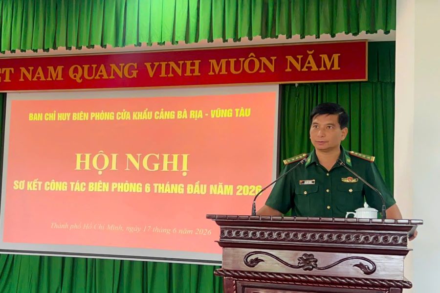 Đại tá Đỗ Vĩnh Thăng, Phó Chính ủy Bộ Tư lệnh Thành phố, kiêm Chính ủy Ban Chỉ huy Bộ đội Biên phòng Thành phố phát biểu chỉ đạo tại hội nghị. Đại tá Đỗ Vĩnh Thăng, Phó Chính ủy Bộ Tư lệnh Thành phố, kiêm Chính ủy Ban Chỉ huy Bộ đội Biên phòng Thành phố phát biểu chỉ đạo tại hội nghị.