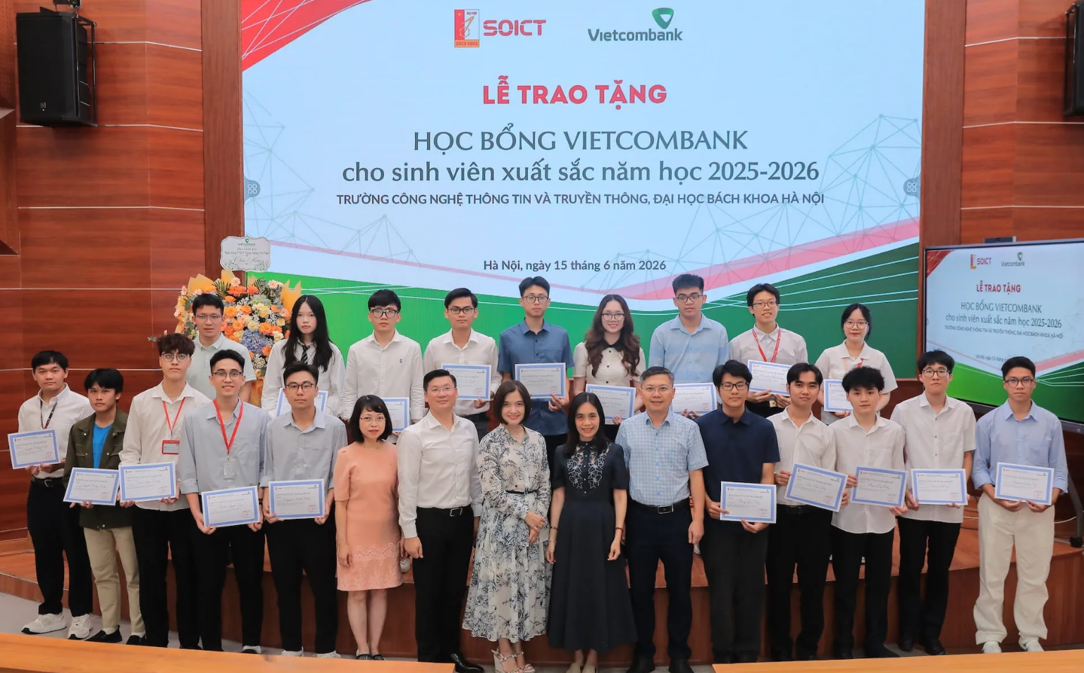 Vietcombank trao 20 suất học bổng cho sinh viên Đại học Bách khoa Hà Nội