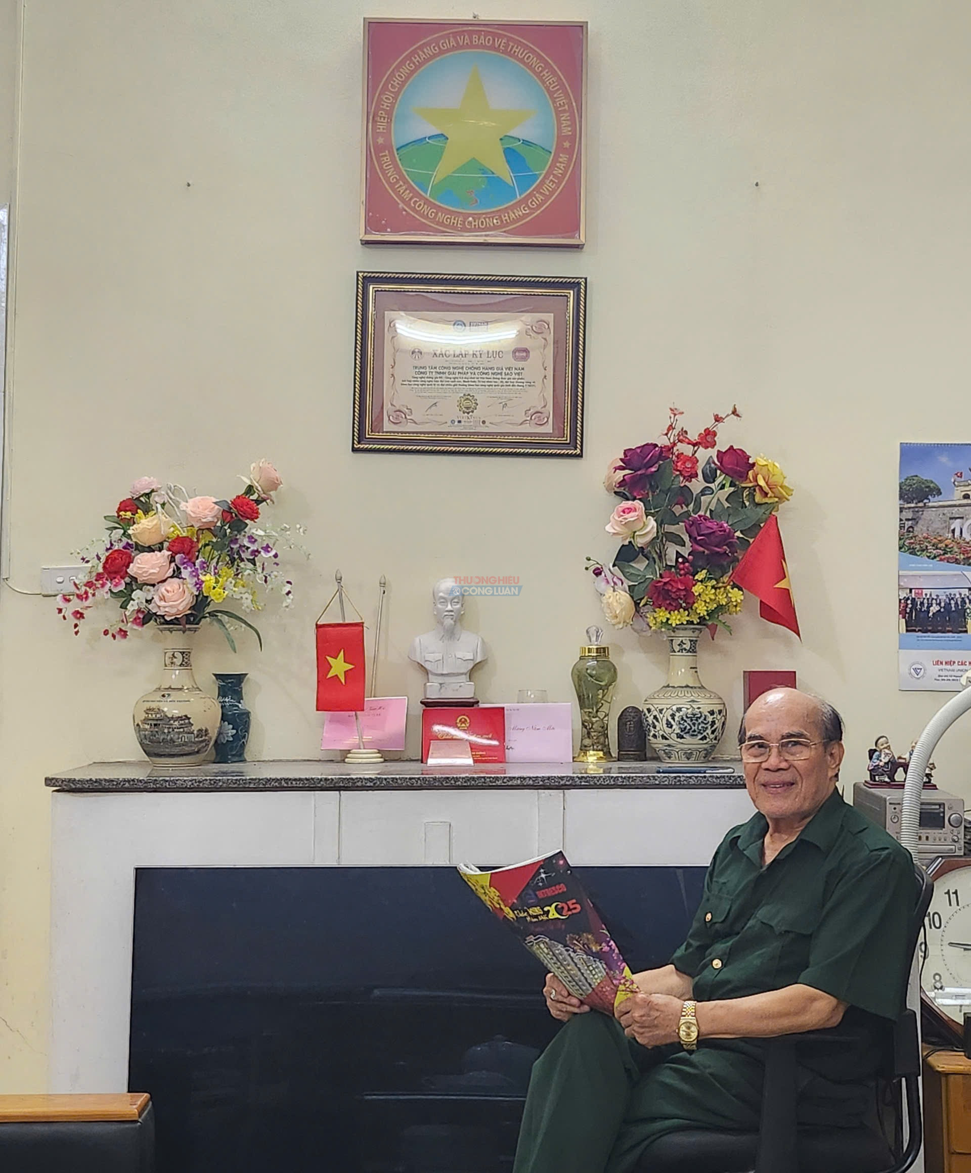 Theo PGS. TS. Nguyễn Minh Vỹ, thách thức lớn nhất hiện nay là việc kiểm chứng, nhận diện hàng thật và bảo vệ uy tín thương hiệu. Thương hiệu Việt vẫn đang đối mặt với sự thiếu hụt về công cụ cũng như chiến lược đủ mạnh để theo kịp tốc độ phát triển của không gian số. Theo PGS. TS. Nguyễn Minh Vỹ, thách thức lớn nhất hiện nay là việc kiểm chứng, nhận diện hàng thật và bảo vệ uy tín thương hiệu. Thương hiệu Việt vẫn đang đối mặt với sự thiếu hụt về công cụ cũng như chiến lược đủ mạnh để theo kịp tốc độ phát triển của không gian số.