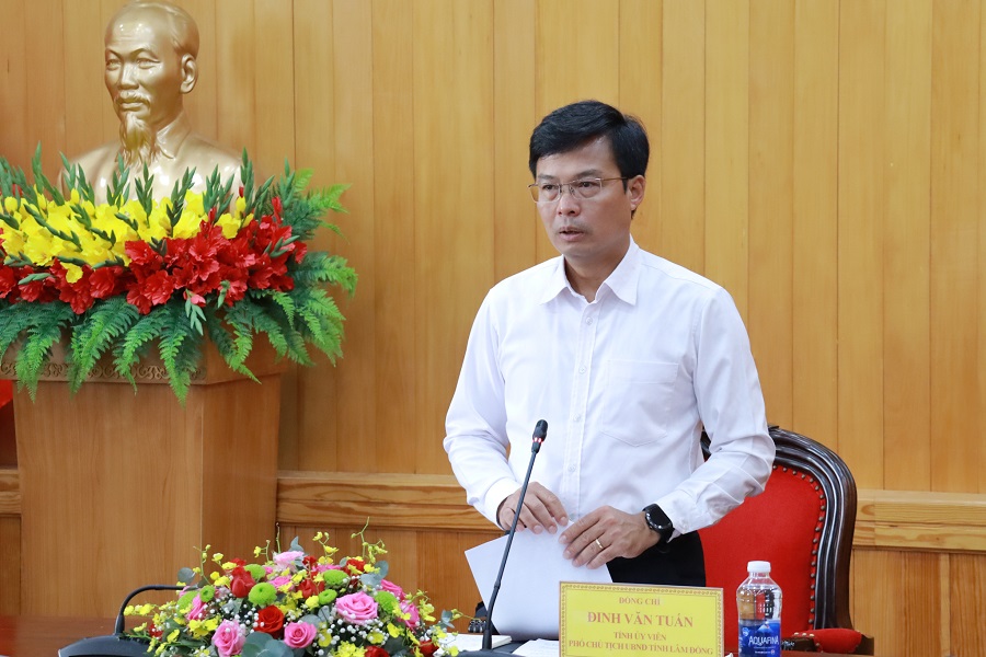 Ph&oacute; Chủ tịch UBND tỉnh Đinh Văn Tuấn kết luận buổi l&agrave;m việc