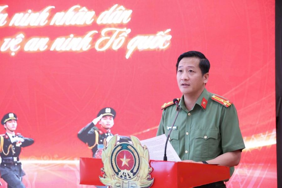 Thượng t&aacute; Nguyễn Quốc H&ugrave;ng, Ph&oacute; Gi&aacute;m đốc C&ocirc;ng an tỉnh ph&aacute;t biểu khai trương trưng b&agrave;y