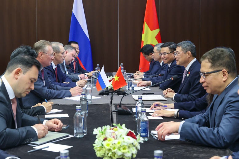 Thủ tướng cũng đề nghị Zarubezhneft đẩy mạnh hoạt động của Liên doanh Rusvietpetro tại Nga. Ảnh: VGP/Nhật Bắc Thủ tướng cũng đề nghị Zarubezhneft đẩy mạnh hoạt động của Liên doanh Rusvietpetro tại Nga. Ảnh: VGP/Nhật Bắc