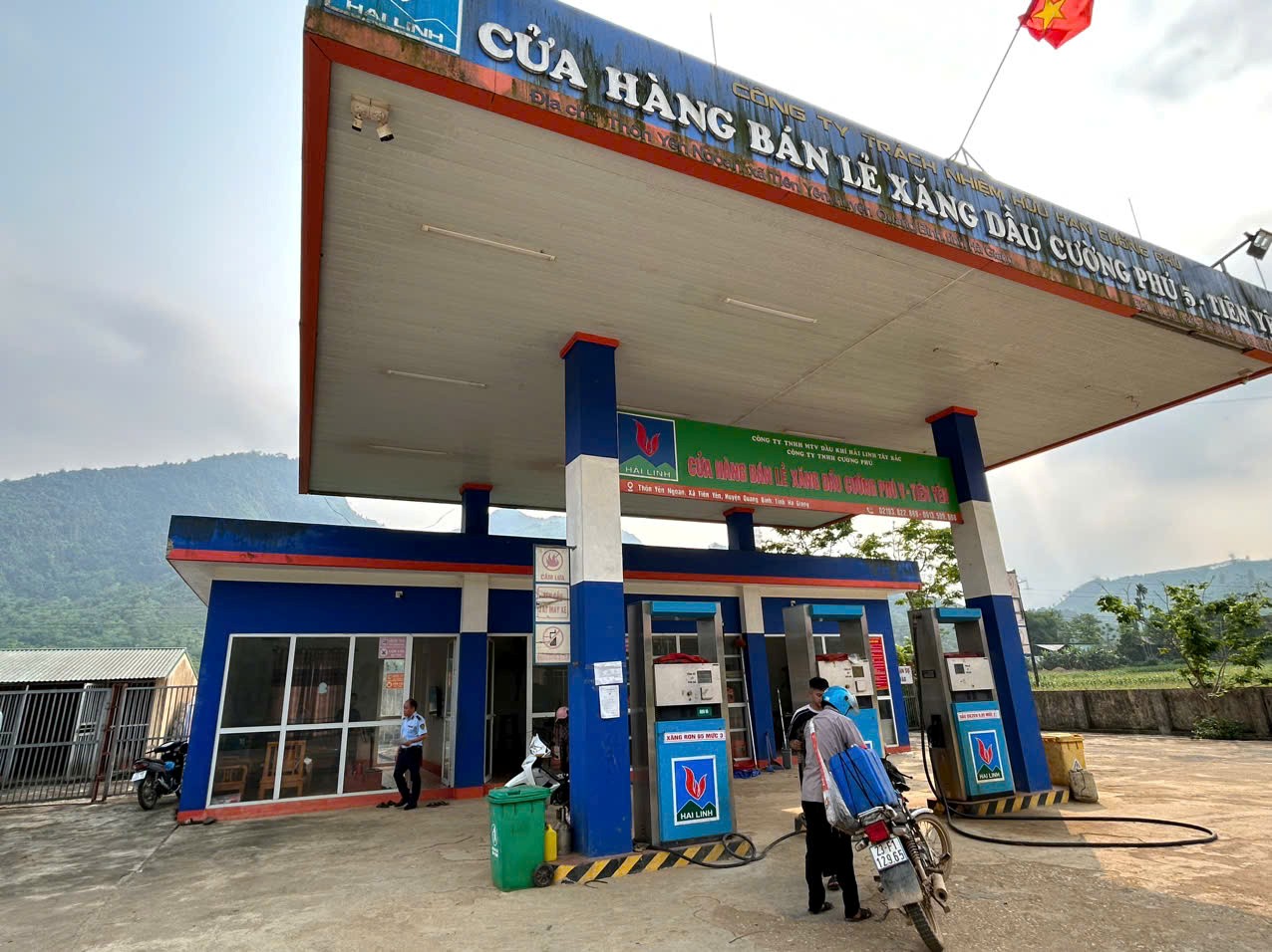 Lực lượng thuộc Đội Quản lý thị trường số 8 kiểm tra cơ sở kinh doanh xăng dầu trên địa bàn Lực lượng thuộc Đội Quản lý thị trường số 8 kiểm tra cơ sở kinh doanh xăng dầu trên địa bàn