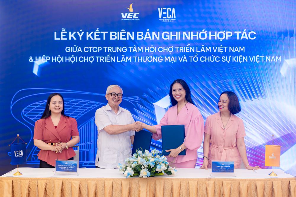Với Hiệp hội Hội chợ Triển lãm Việt Nam (VECA), VEC kỳ vọng sẽ thiết lập mối quan hệ bền chặt với cộng đồng doanh nghiệp đa quốc gia trong lĩnh vực triển lãm Với Hiệp hội Hội chợ Triển lãm Việt Nam (VECA), VEC kỳ vọng sẽ thiết lập mối quan hệ bền chặt với cộng đồng doanh nghiệp đa quốc gia trong lĩnh vực triển lãm