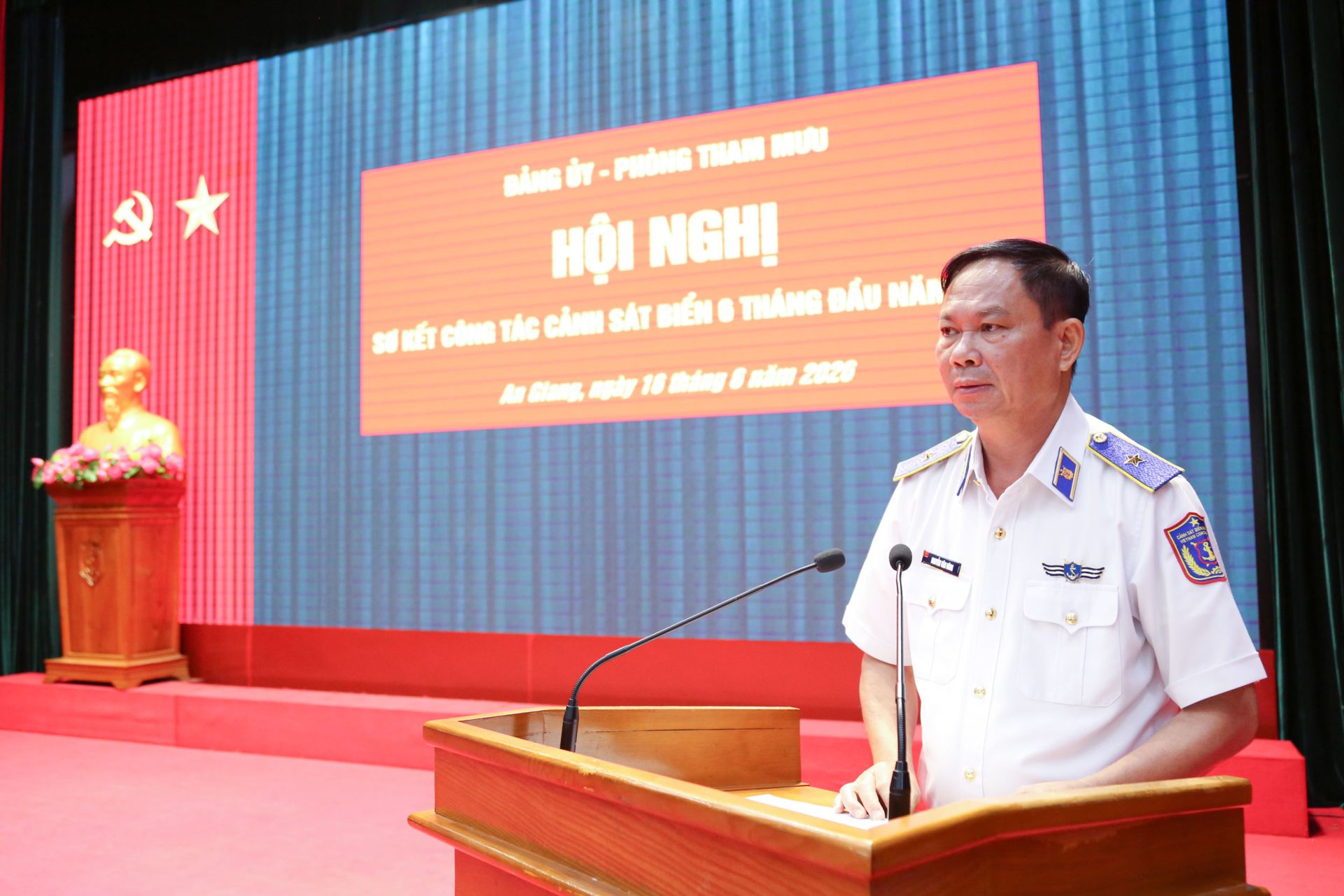 Thiếu tướng Nguyễn Văn Dũng - Bí thư Đảng ủy, Chính ủy Bộ Tư lệnh Vùng Cảnh sát biển 4 dự và chỉ đạo Hội nghị sơ kết công tác Cảnh sát biển 6 tháng đầu năm 2026 của Phòng Tham mưu. Thiếu tướng Nguyễn Văn Dũng - Bí thư Đảng ủy, Chính ủy Bộ Tư lệnh Vùng Cảnh sát biển 4 dự và chỉ đạo Hội nghị sơ kết công tác Cảnh sát biển 6 tháng đầu năm 2026 của Phòng Tham mưu.