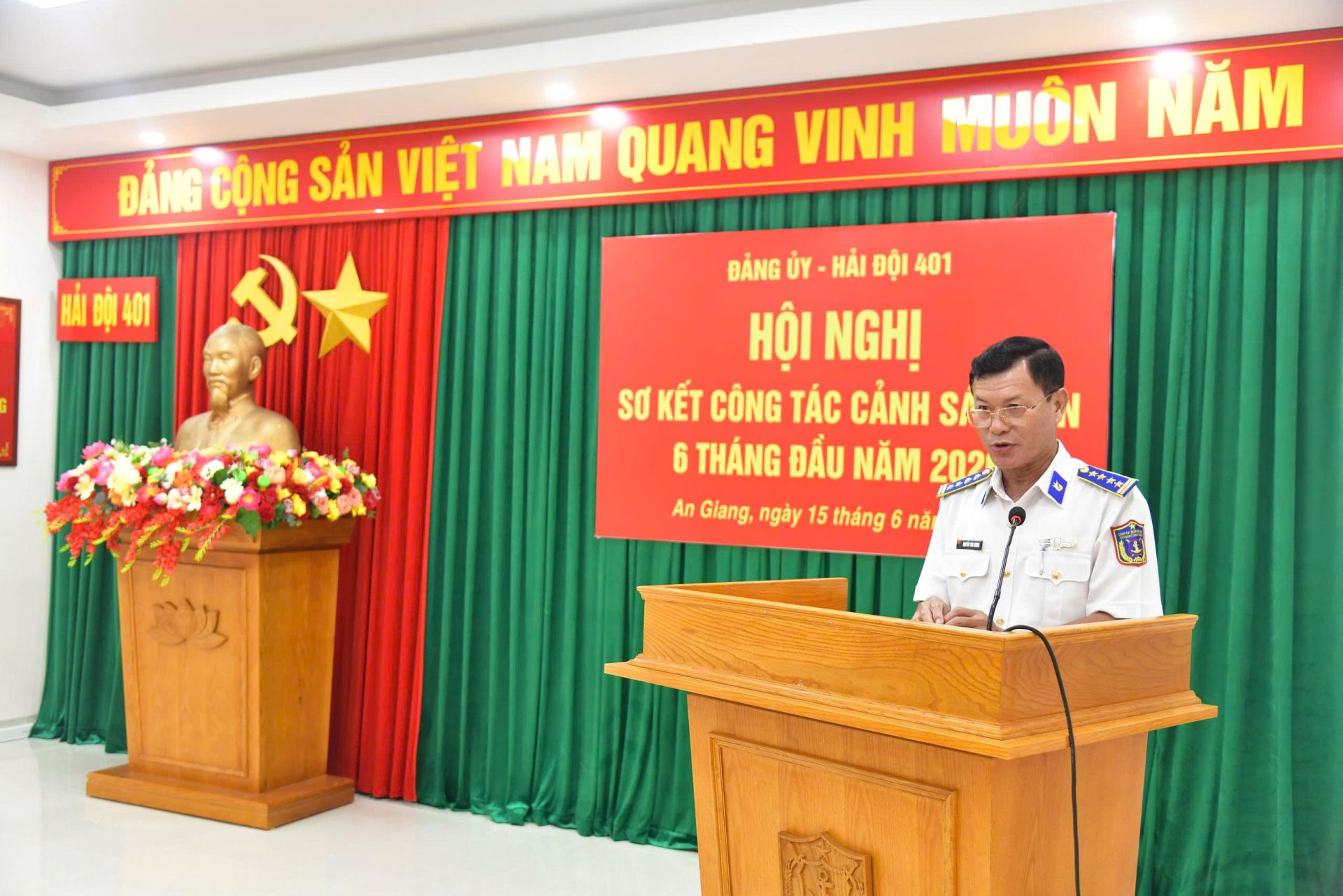 Đại tá Nguyễn Thái Dương - Ủy viên Ban Thường vụ Đảng ủy, Phó Chính ủy Bộ Tư lệnh Vùng Cảnh sát biển 4 dự và chỉ đạo Hội nghị sơ kết công tác Cảnh sát biển 6 tháng đầu năm 2026 của Hải đội 401. Đại tá Nguyễn Thái Dương - Ủy viên Ban Thường vụ Đảng ủy, Phó Chính ủy Bộ Tư lệnh Vùng Cảnh sát biển 4 dự và chỉ đạo Hội nghị sơ kết công tác Cảnh sát biển 6 tháng đầu năm 2026 của Hải đội 401.