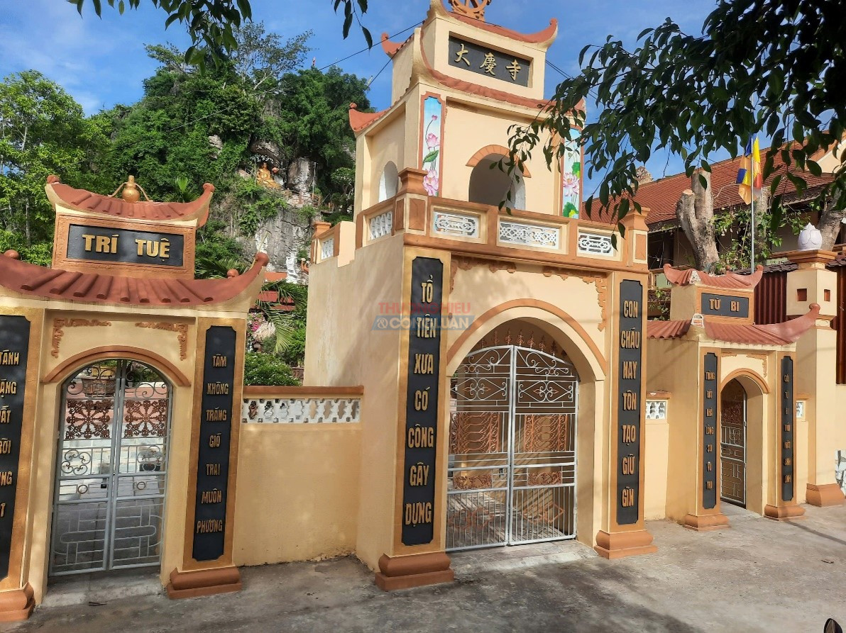 N&uacute;i B&agrave;n A v&agrave; ch&ugrave;a Vồm từ xa xưa đ&atilde; trở th&agrave;nh điểm dừng ch&acirc;n, l&agrave; nơi tri ngộ v&agrave; gợi nhiều cảm hứng cho c&aacute;c tao nh&acirc;n, mặc kh&aacute;ch.