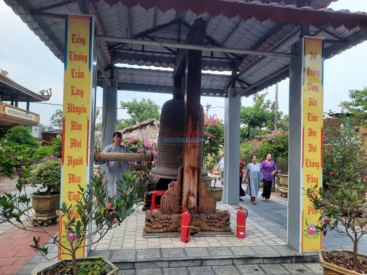 Tiếng chu&ocirc;ng ch&ugrave;a vang l&ecirc;n mỗi s&aacute;ng sớm v&agrave; chiều t&agrave;, trở th&agrave;nh &acirc;m thanh quen thuộc với nhiều thế hệ người d&acirc;n quanh v&ugrave;ng. Ảnh: Ng&ocirc; Cường