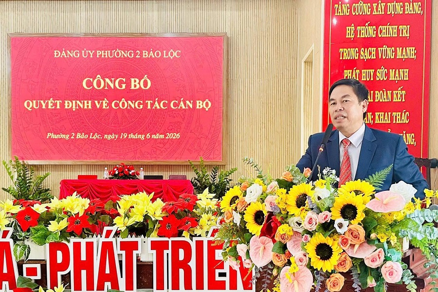 Đồng chí Nghiêm Xuân Đức, Bí thư Đảng ủy Phường 2 Bảo Lộc, tỉnh Lâm Đồng phát biểu tại hội nghị. Đồng chí Nghiêm Xuân Đức, Bí thư Đảng ủy Phường 2 Bảo Lộc, tỉnh Lâm Đồng phát biểu tại hội nghị.