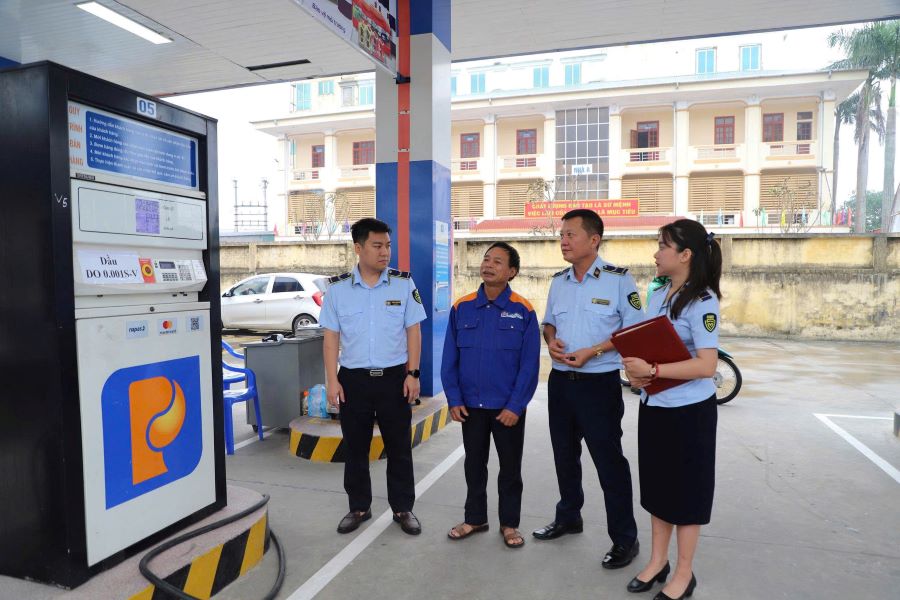 Lực lượng QLTT H&Agrave; Tĩnh tăng cường kiểm tra kiểm so&aacute;t hoạt động kinh doanh xăng dầu tr&ecirc;n địa b&agrave;n