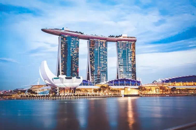 Marina Bay Sands - trung tâm tài chính, sự kiện, giải trí của Singapore. Ảnh: Báo Thanh niên Marina Bay Sands - trung tâm tài chính, sự kiện, giải trí của Singapore. Ảnh: Báo Thanh niên