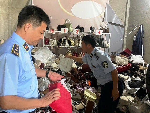 Quảng Trị: Xử phạt 42,5 triệu đồng hộ kinh doanh bán hàng giả nhãn hiệu qua mạng xã hội