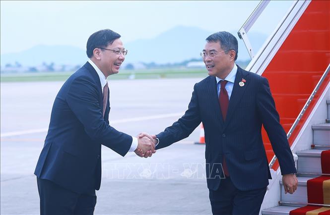 Thủ tướng Lê Minh Hưng về đến Hà Nội, kết thúc chuyến tham dự Hội nghị Cấp cao Kỷ niệm 35 năm quan hệ ASEAN - Nga. Ảnh: Dương Giang/TTXVN Thủ tướng Lê Minh Hưng về đến Hà Nội, kết thúc chuyến tham dự Hội nghị Cấp cao Kỷ niệm 35 năm quan hệ ASEAN - Nga. Ảnh: Dương Giang/TTXVN