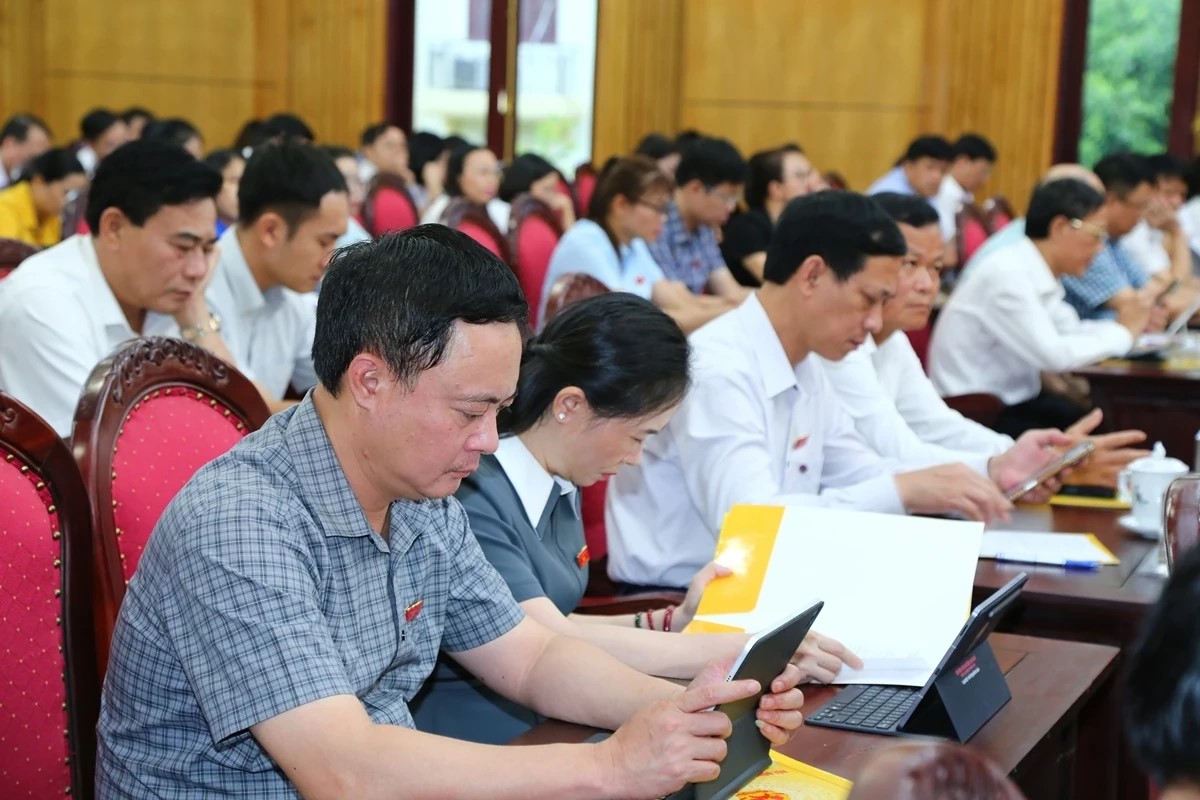 Các đại biểu tham dự kỳ họp Các đại biểu tham dự kỳ họp