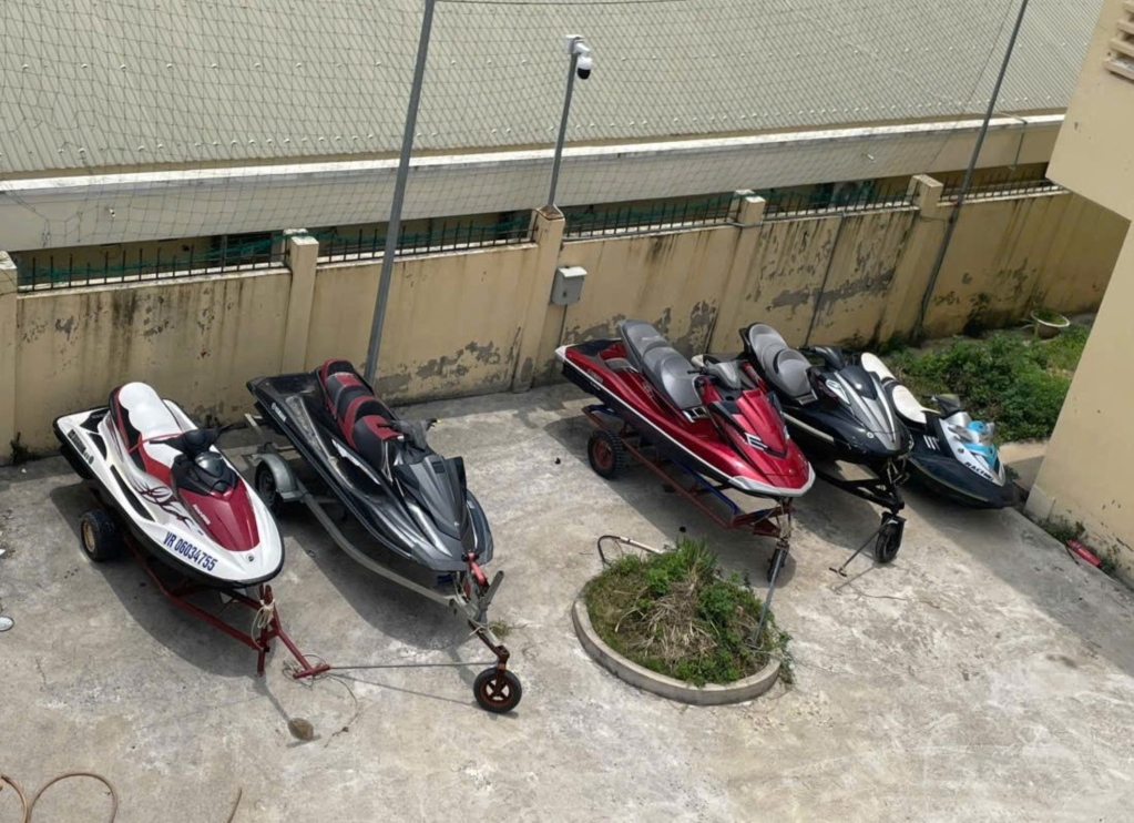 Trước đ&oacute;, ng&agrave;y 15/5/2026, Đội Cảnh s&aacute;t đường thủy phối hợp với C&ocirc;ng an đặc khu C&ocirc; T&ocirc; đ&atilde; lập bi&ecirc;n bản xử l&yacute; 5 c&aacute; nh&acirc;n điều khiển phương tiện m&ocirc; t&ocirc; nước vi phạm c&aacute;c quy định bảo đảm an to&agrave;n, tạm giữ 5 phương tiện
