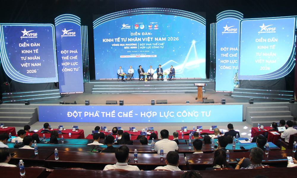 Quang cảnh diễn đ&agrave;n.