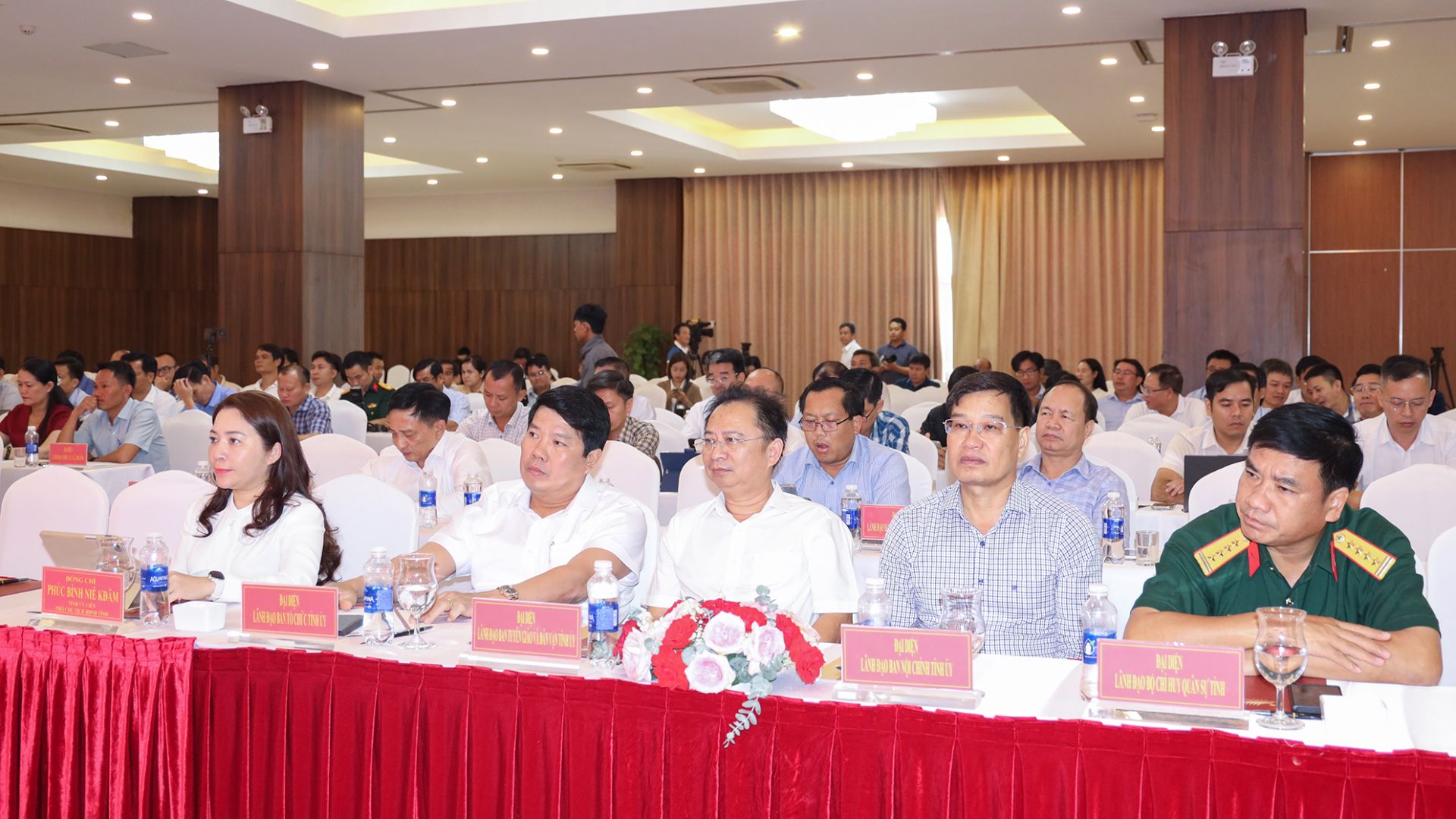 Các đại biểu tham dự họp báo. Các đại biểu tham dự họp báo.
