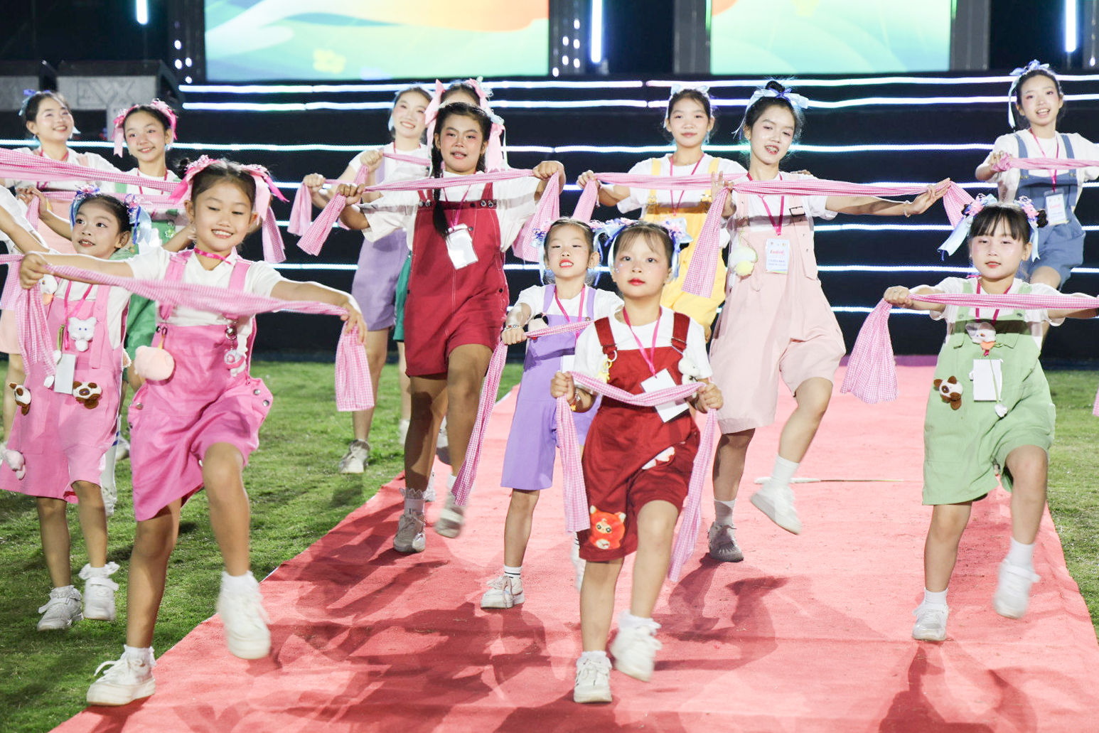 C&aacute;c em thiếu nhi đến từ nhiều tỉnh, th&agrave;nh phố tr&ecirc;n cả nước tham gia Festival Thiếu nhi to&agrave;n quốc lần thứ nhất năm 2026