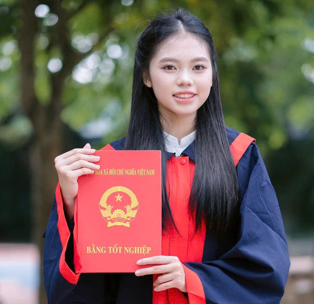 Nữ sinh Newton trở thành thủ khoa trong hơn 124.000 thí sinh thi lớp 10 Hà Nội