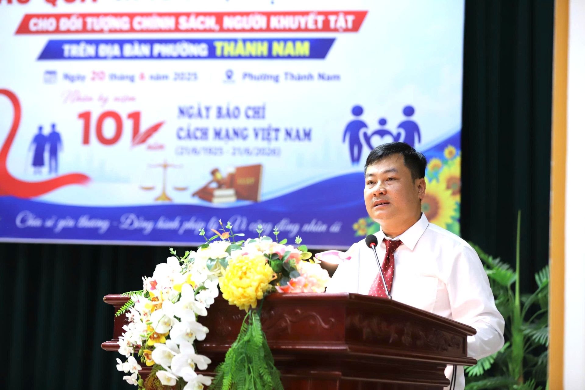 Tiến sĩ Nguyễn Hồng Thái, Tổng Biên tập Tạp chí điện tử Đồng Hành Việt phát biểu Tiến sĩ Nguyễn Hồng Thái, Tổng Biên tập Tạp chí điện tử Đồng Hành Việt phát biểu