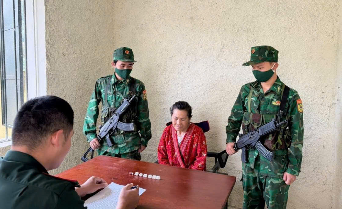 Bắt giữ đối tượng tàng trữ trái phép 23 gram heroin và 9 viên ma túy tổng hợp