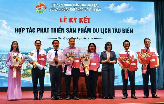 Lễ Ký kết “Hợp tác phát triển sản phẩm du lịch tàu biển”. Ảnh: VH Lễ Ký kết “Hợp tác phát triển sản phẩm du lịch tàu biển”. Ảnh: VH
