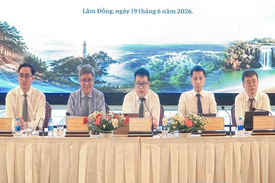 Các đồng chí chủ trì hội nghị. Các đồng chí chủ trì hội nghị.