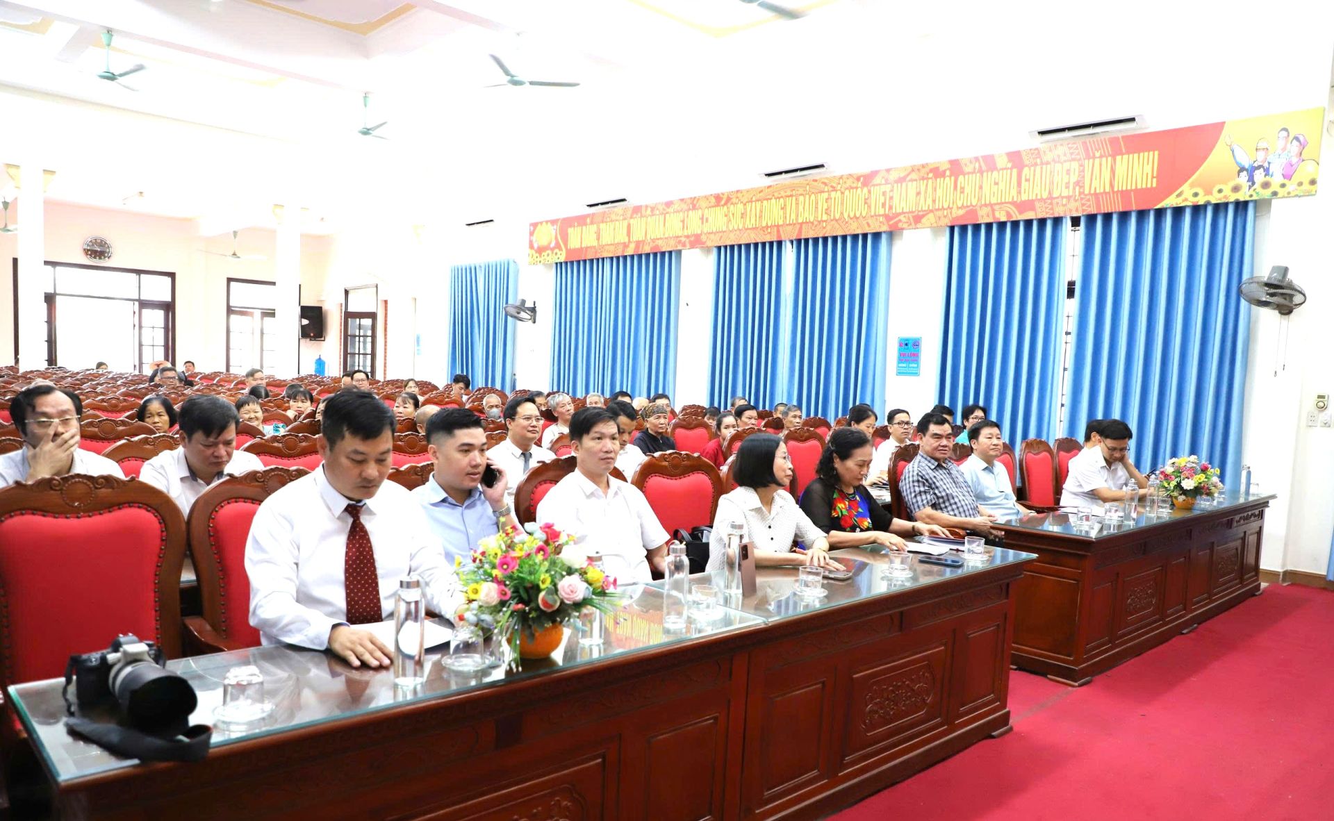 Các đại biểu tham dự chương trình Các đại biểu tham dự chương trình