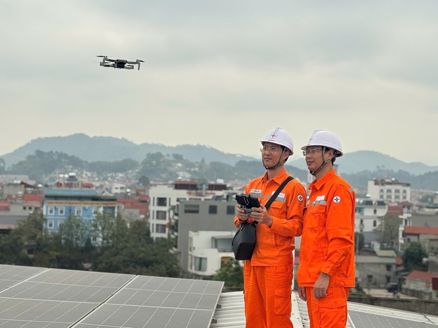 Sử dụng thiết bị bay không người lái để kiểm tra, giám sát hệ thống điện Sử dụng thiết bị bay không người lái để kiểm tra, giám sát hệ thống điện