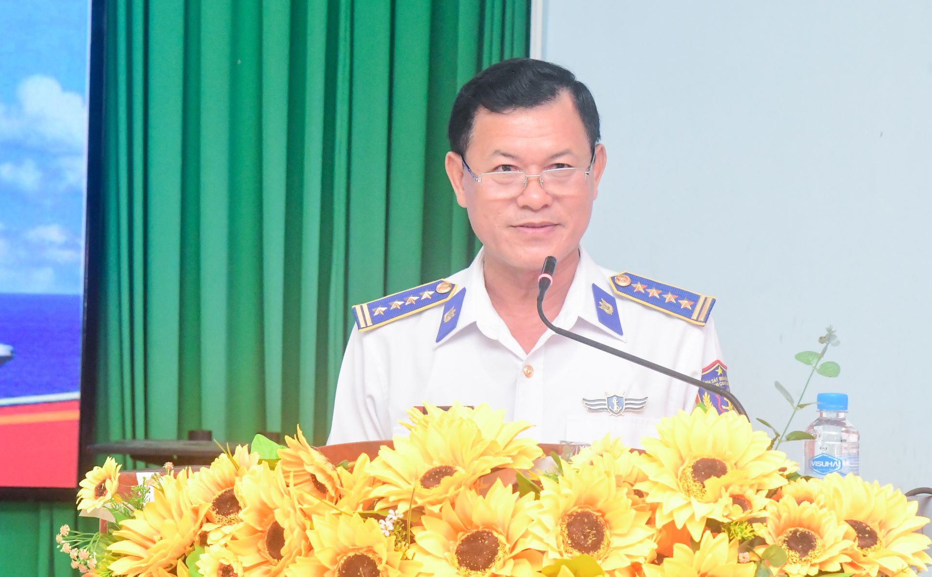 Đại tá Nguyễn Thái Dương - Ủy viên Ban thường vụ, Phó Chính ủy BTL Vùng Cảnh sát biển 4 phát biểu tại Chương trình. Đại tá Nguyễn Thái Dương - Ủy viên Ban thường vụ, Phó Chính ủy BTL Vùng Cảnh sát biển 4 phát biểu tại Chương trình.