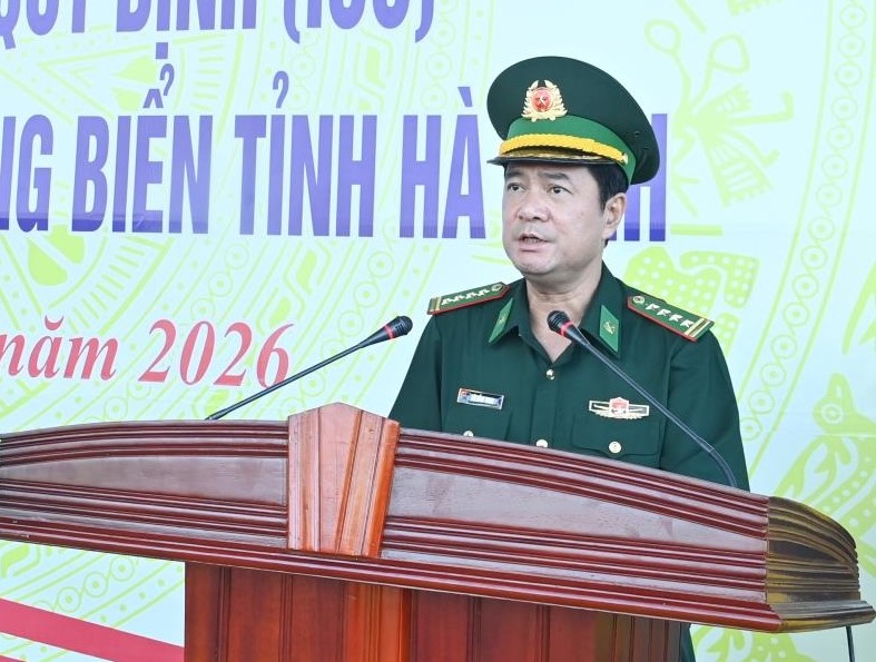 Đại t&aacute; B&ugrave;i Hồng Thanh, Chỉ huy trưởng Ban Chỉ huy Bộ đội Bi&ecirc;n ph&ograve;ng tỉnh H&agrave; Tĩnh ph&aacute;t biểu khai mạc buổi lễ. Ảnh: BBP