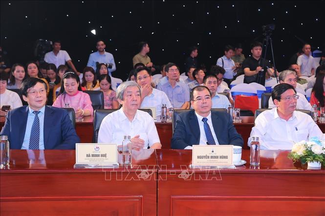 Đại biểu tham dự lễ bế mạc. Ảnh: Minh Quyết/TTXVN Đại biểu tham dự lễ bế mạc. Ảnh: Minh Quyết/TTXVN