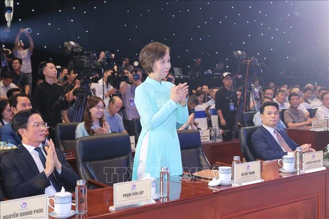 Đồng chí Vũ Việt Trang, Ủy viên Ban Thường vụ Đảng ủy các cơ quan Đảng Trung ương, Tổng giám đốc Thông tấn xã Việt Nam, Phó trưởng ban Tuyên giáo và Dân vận Trung ương dự lễ bế mạc. Ảnh: Minh Quyết/TTXVN Đồng chí Vũ Việt Trang, Ủy viên Ban Thường vụ Đảng ủy các cơ quan Đảng Trung ương, Tổng giám đốc Thông tấn xã Việt Nam, Phó trưởng ban Tuyên giáo và Dân vận Trung ương dự lễ bế mạc. Ảnh: Minh Quyết/TTXVN