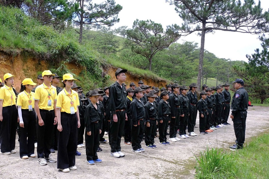Các “chiến sĩ nhí” sẽ được học điều lệnh, tác phong công an. Các “chiến sĩ nhí” sẽ được học điều lệnh, tác phong công an.