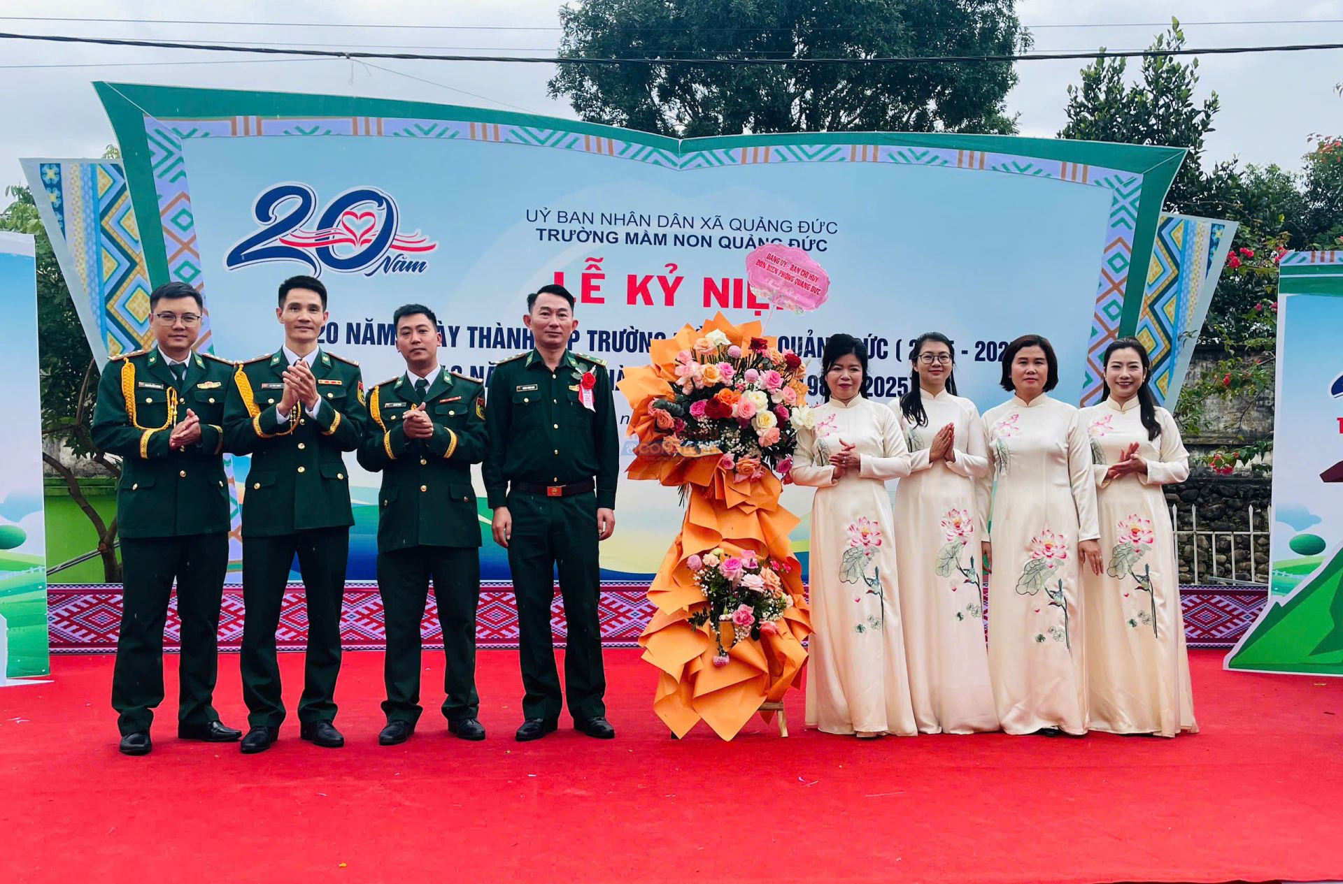 CBCS Đồn Biên phòng Quảng Đức chúc mừng ngày thành lập trường Mầm non xã Quảng Đức CBCS Đồn Biên phòng Quảng Đức chúc mừng ngày thành lập trường Mầm non xã Quảng Đức