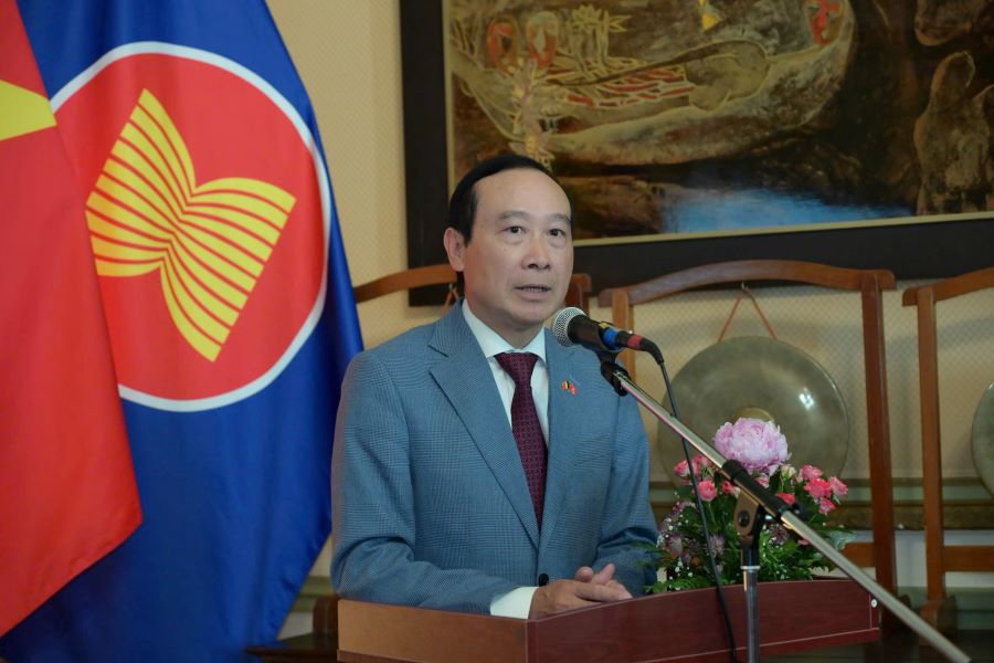 Ông Nguyễn Văn Thảo - Đại sứ Việt Nam tại Vương quốc Bỉ kiêm nhiệm Đại công quốc Luxembourg, Trưởng phái đoàn Việt Nam bên cạnh Liên minh châu Âu Ông Nguyễn Văn Thảo - Đại sứ Việt Nam tại Vương quốc Bỉ kiêm nhiệm Đại công quốc Luxembourg, Trưởng phái đoàn Việt Nam bên cạnh Liên minh châu Âu