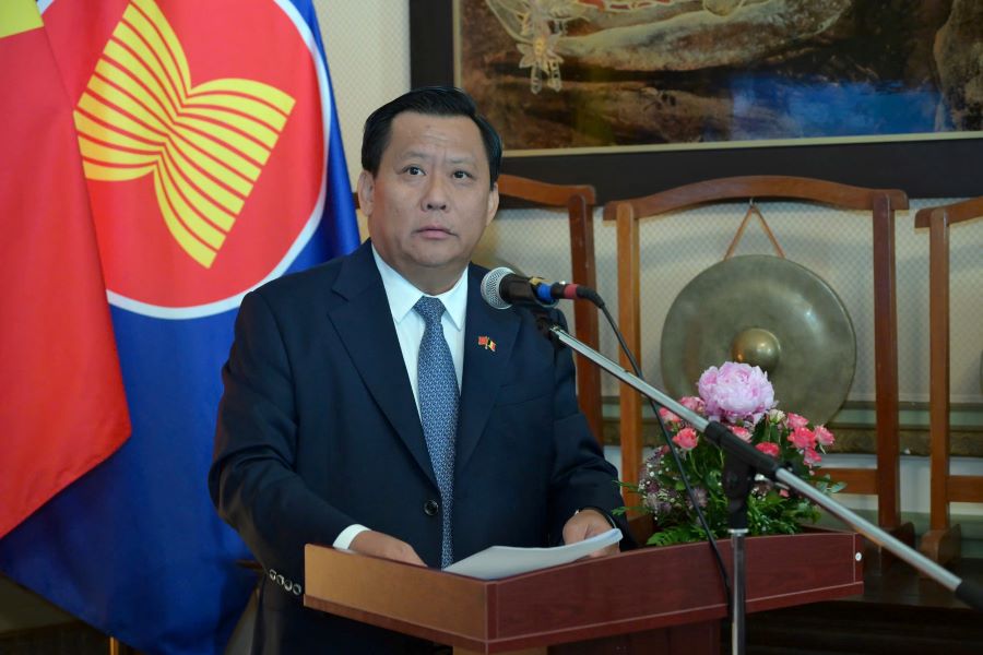 Phó Chủ tịch UBND tỉnh Tây Ninh Huỳnh Văn Sơn giới thiệu môi trường đầu tư của tinh Phó Chủ tịch UBND tỉnh Tây Ninh Huỳnh Văn Sơn giới thiệu môi trường đầu tư của tinh