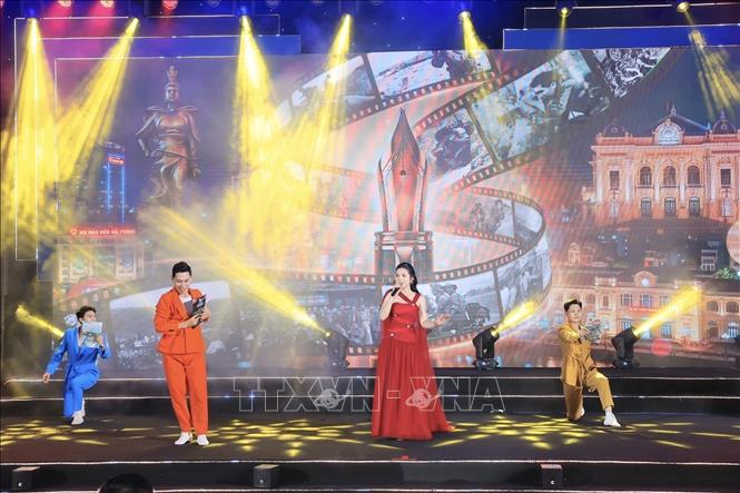 Tiết mục văn nghệ chào mừng. Ảnh: Minh Quyết/TTXVN Tiết mục văn nghệ chào mừng. Ảnh: Minh Quyết/TTXVN