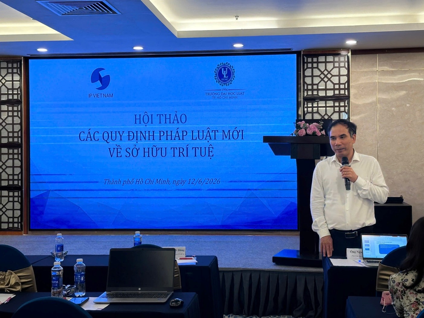 Ông Nguyễn Văn Bảy, Phó Cục trưởng Cục Sở hữu trí tuệ tham gia trao đổi thảo luận tại Hội thảo Ông Nguyễn Văn Bảy, Phó Cục trưởng Cục Sở hữu trí tuệ tham gia trao đổi thảo luận tại Hội thảo