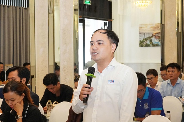 Nhà báo Xuân Triệu- TTXVN nêu câu hỏi Nhà báo Xuân Triệu- TTXVN nêu câu hỏi