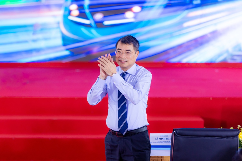 Thủ tướng Chính phủ Lê Minh Hưng dự lễ khởi công đồng thời 5 tuyến đường sắt đô thị và 3 dự án nhà ở cho thuê trên địa bàn Hà Nội - Ảnh: VGP/Nhật Bắc Thủ tướng Chính phủ Lê Minh Hưng dự lễ khởi công đồng thời 5 tuyến đường sắt đô thị và 3 dự án nhà ở cho thuê trên địa bàn Hà Nội - Ảnh: VGP/Nhật Bắc