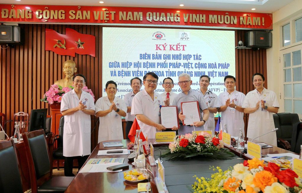 Quảng Ninh: Bệnh viện Đa khoa tỉnh - Hiệp hội Bệnh Phổi Pháp - Việt: Ký kết hợp tác đào tạo nhân lực, phát triển kỹ thuật y tế
