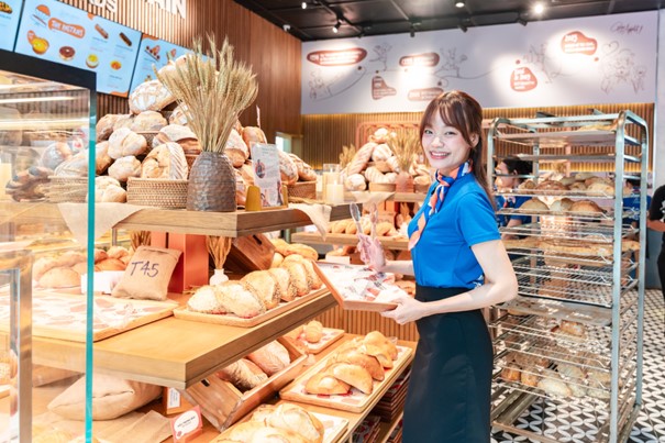 Không cần đi đâu xa, du khách có thể thưởng thức thương hiệu bánh thủ công danh tiếng của Paris ngay trong lòng Làng Pháp, trên đỉnh Bà Nà Không cần đi đâu xa, du khách có thể thưởng thức thương hiệu bánh thủ công danh tiếng của Paris ngay trong lòng Làng Pháp, trên đỉnh Bà Nà