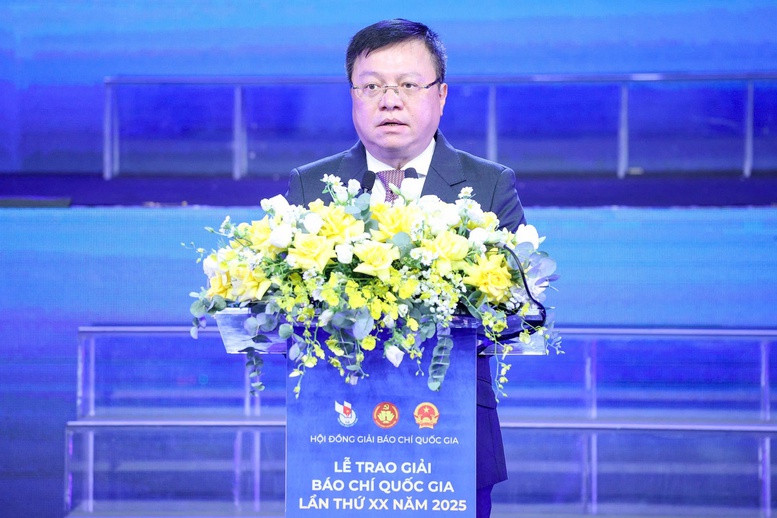Phó Trưởng Ban Tuyên giáo và Dân vận Trung ương, Chủ tịch Hội Nhà báo Việt Nam, Tổng Biên tập Báo Nhân dân, Trưởng Ban Chỉ đạo Giải Báo chí quốc gia Lê Quốc Minh phát biểu khai mạc Lễ Trao giải - Ảnh: VGP/Thái Sơn Phó Trưởng Ban Tuyên giáo và Dân vận Trung ương, Chủ tịch Hội Nhà báo Việt Nam, Tổng Biên tập Báo Nhân dân, Trưởng Ban Chỉ đạo Giải Báo chí quốc gia Lê Quốc Minh phát biểu khai mạc Lễ Trao giải - Ảnh: VGP/Thái Sơn
