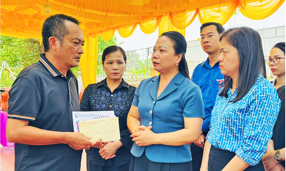 Bắc Ninh: Trao hỗ trợ gia đình có 3 mẹ con tử vong