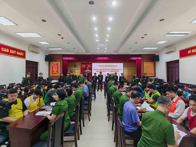 Lực lượng chức năng lấy lời khai của các đối tượng liên quan hoạt động mua bán, chuyển nhượng thẻ sở hữu kỳ nghỉ xảy ra tại 23 doanh nghiệp Lực lượng chức năng lấy lời khai của các đối tượng liên quan hoạt động mua bán, chuyển nhượng thẻ sở hữu kỳ nghỉ xảy ra tại 23 doanh nghiệp