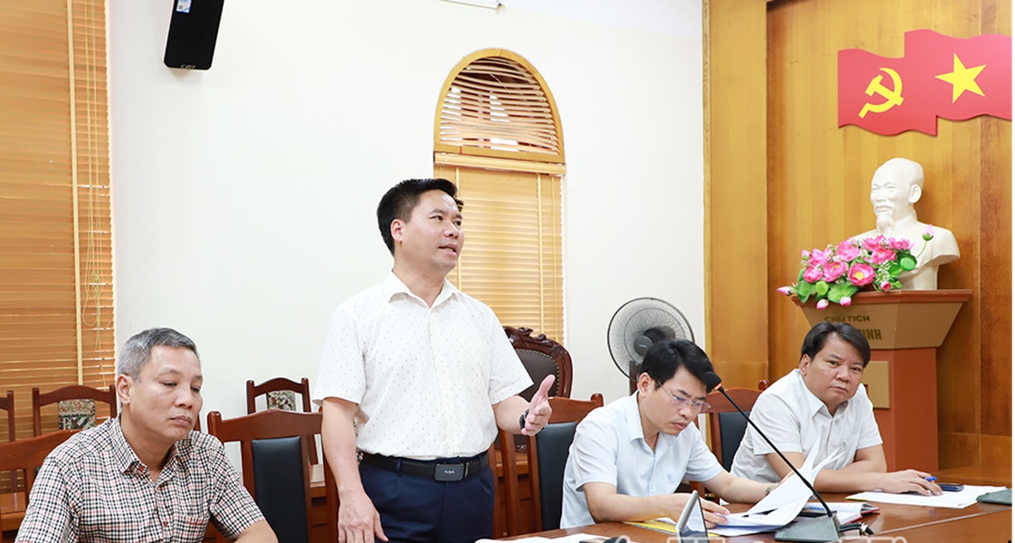 Các đại biểu phát biểu tại cuộc họp Các đại biểu phát biểu tại cuộc họp