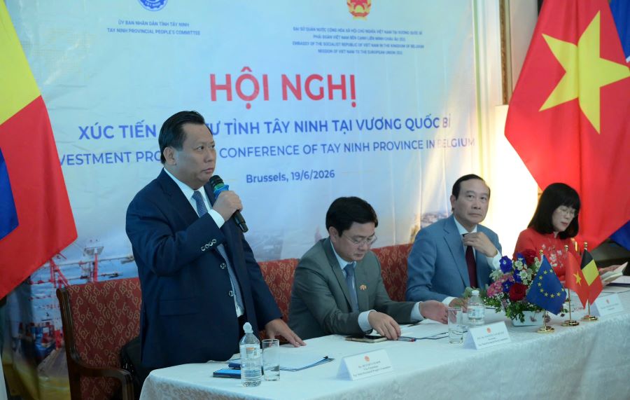 Tỉnh uỷ vi&ecirc;n, Ph&oacute; Chủ tịch UBND tỉnh Huỳnh Văn Sơn chia sẻ th&ecirc;m về ch&iacute;nh s&aacute;ch thu h&uacute;t đầu tư tại tỉnh