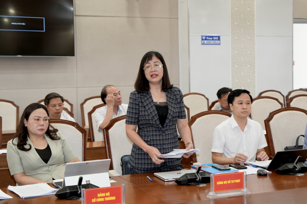 Lãnh đạo Sở Tư pháp phát biểu tại hội nghị Lãnh đạo Sở Tư pháp phát biểu tại hội nghị